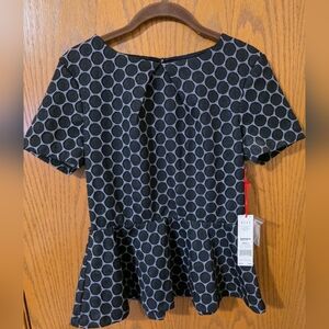 ELLE Short Sleeve Blouse with Honeycomb Pattern Size SMALL- NEW